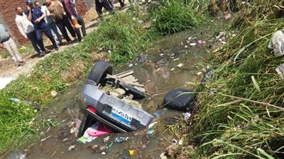 مصرع أم وابنتها غرقا إثر انقلاب سيارة ملاكي في مصرف بالبحيرة 