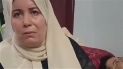 سيدة تستغيث من تعرض نجلها لخطأ طبي وقطع شريان خلال عملية التكميم: الدكتور كان بيشرب قهوة وسايبه | بث مباشر