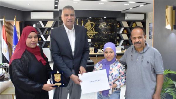 محافظ أسوان