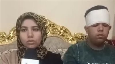 طالب يعتدي على زميله بآلة حادة في دمياط.. ووالدة الضحية: ضربه بكاتر وفتح دماغه 150 غرزة| بث مباشر