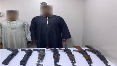 القبض على عنصرين إجراميين تخصص نشاطهما في تجارة الأسلحة بقنا