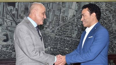 محافظ الأقصر للفنان سامح حسين: الفن الهادف شريك أساسي في نهضة المجتمع