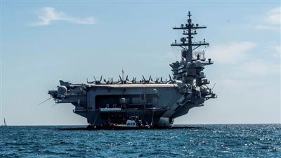 البحرية الأمريكية: إصابة بحار في سقوط طائرة F18 بالبحر الأحمر