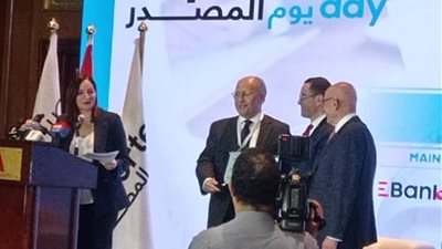 حديد عز تحصد جائزة أفضل شركة بقطاع صادرات الصناعات المعدنية من جمعية المصدرين