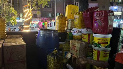 محافظة الجيزة: ضبط سيارة تحمل زيوتا معاد تصنيعها ومواد غذائية فاسدة بالمنيرة الغربية| صور