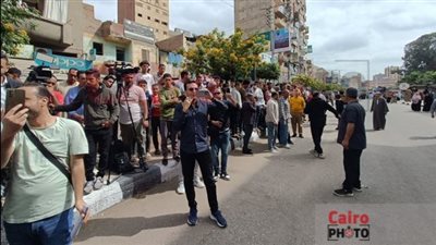 طوابير أمام المحكمة.. تضامن واسع من الأهالي قبل بدء محاكمة المتهم بهتك عرض تلميذ دمنهور | بث مباشر