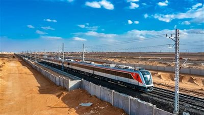 الإسكان تبحث مسار القطار الكهربائي الخفيف LRT بمدينة العاشر من رمضان