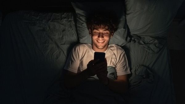 تصفح منصات التواصل