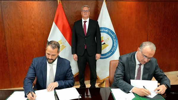 خلال التوقيع