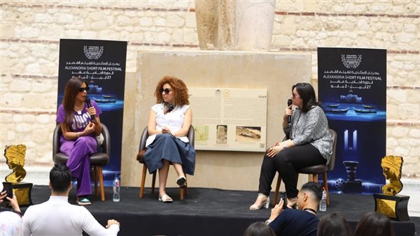 ناهد السباعي خلال