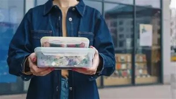 أوعية بلاستيكية