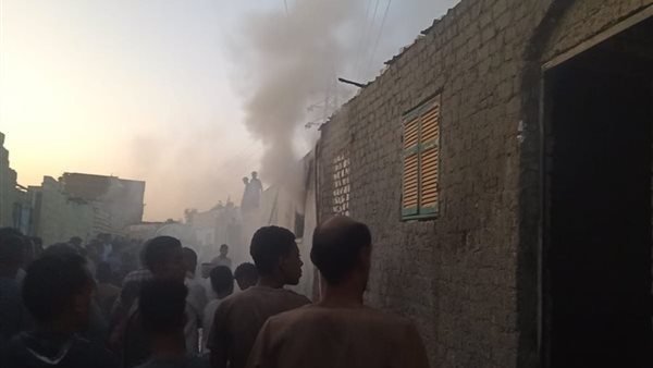 حريق 3 منازل في قنا