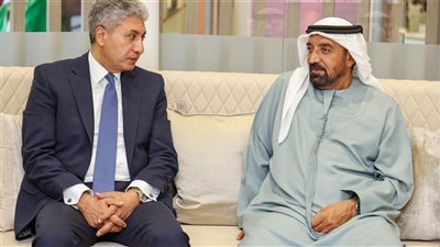 وزير السياحة يلتقي رئيس هيئة الطيران المدني بالإمارات لبحث زيادة الحركة السياحية إلى مصر