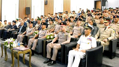 وزير الدفاع يشهد مناقشة البحث الرئيسي لمركز الدراسات الاستراتيجية للقوات المسلحة