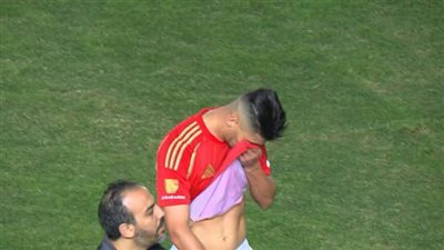 مصطفى العش بديلا لـ أشرف داري في مباراة الأهلي وبيراميدز بسبب الإصابة