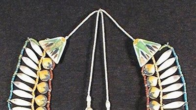 متحف بروكسل يعرض قلادة من الأسرة الـ 18 مُكتشفة في منطقة وادي الملوك