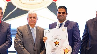 تقديرًا لجهودها.. وزارة التعليم العالي تهدي النجمة الذهبية لمستشفيات سوهاج الجامعية