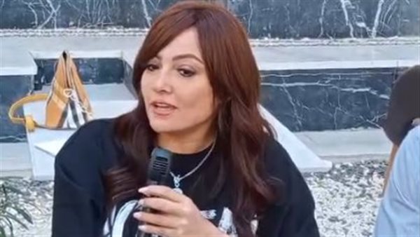 الفنانة بشرى