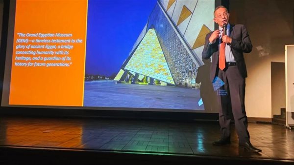 رئيس المتحف المصري
