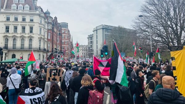 متظاهرون يدعمون غزة