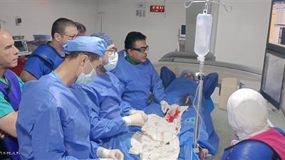 الصحة: إجراء قساطر قلبية لعلاج حالات الانغلاق الكلي المزمن للشريان التاجي بمستشفى الشيخ زايد التخصصي| صور