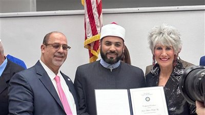 شيكاغو تكرم عالمًا أزهريًا مصريًا بمناسبة الشهر الوطني للتراث العربي