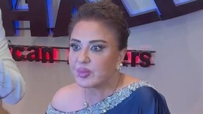 بـ لوك مختلف.. مادلين طبر تظهر متكئة على عكاز في حفل افتتاح مهرجان المركز الكاثوليكي