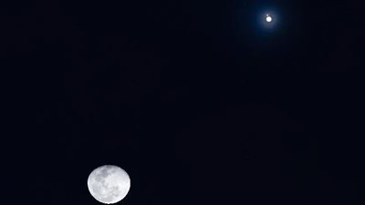 القمر يقترن مع منافس المريخ في سماء الوطن العربي الليلة