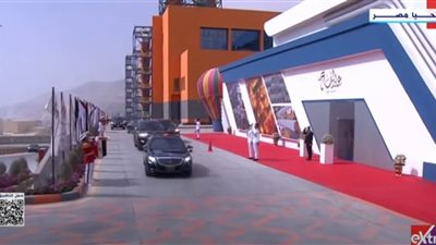 الرئيس السيسي يصل إلى مقر احتفالية عيد العمال في السويس | بث مباشر