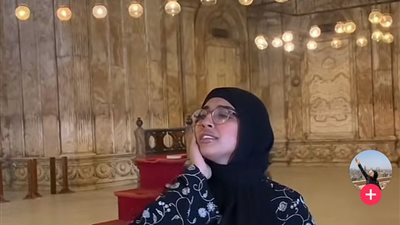 فتاة تؤذن داخل مسجد قلعة صلاح الدين بالقاهرة.. الإفتاء: الأذان لا يشرع للمرأة