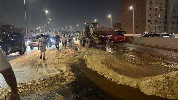  انقلاب سيارة نصف