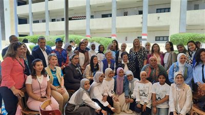 حكايات شخصية وأزمات حياتية.. سفيرة الاتحاد الأوروبي وممثلة UNICEF تشاركان بنات أسوان الثانوية بجلسة فضفضة