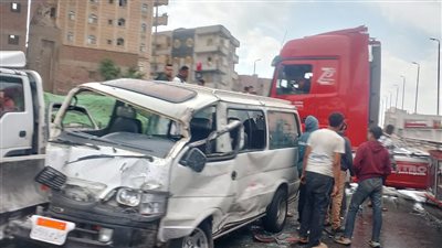 إصابة 6 أشخاص في تصادم سيارة نقل وميكروباص بالمنوفية | صور