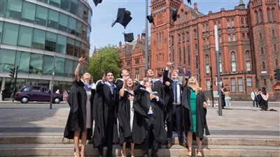 جامعة ليفربول تحذر الطلاب من السؤال عن الهوية الجنسية للمتحولين.. ما القصة؟