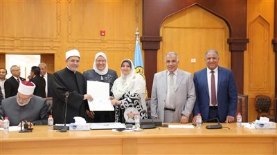 الأزهر يكرِّم عددًا من الأساتذة والأطباء بمستشفيات الجامعة 