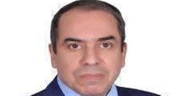 عميد كلية تجارة ببورسعيد