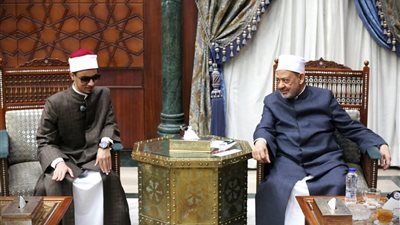 بعد تفوقه بالثانوية الأزهرية.. الطالب محمد حسن إمام التراويح بالأزهر: كانت مرحلة فاصلة.. وهدرس في أصول الدين