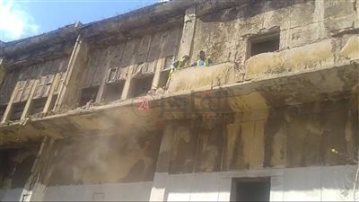 بتوجيه من محافظ الإسكندرية.. إزالة أجزاء من مبنى سينما ريكس بالمنشية لخطورتها على المواطنين 