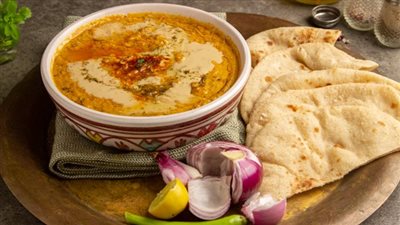 طريقة عمل الفول المدمس للشيف نجلاء.. جربيه بالكركم والثوم 