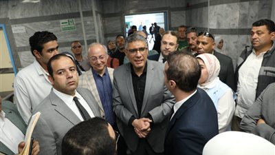 محافظ الجيزة يستعرض شكاوى المواطنين من مسؤولي فرع التأمين الصحي بمدينة 6 أكتوبر 