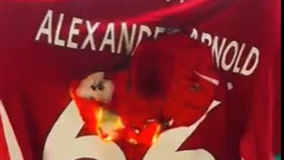 بين خائن وأسطورة.. ماذا قالت جماهير ليفربول لـ أرنولد عقب رحيله؟