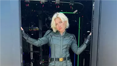 فلورنس بيو تكشف عن معاناتها الشخصية أثناء تصوير فيلم Thunderbolts وتشيد بفريق العمل