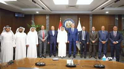  وزير البترول يبحث مع مجموعة موانئ ابوظبي سبل تعزيز التعاون المشترك