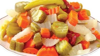 ما هي أفضل طريقة لعمل المخللات؟.. 3 وصفات للمخلل المشكل السريع