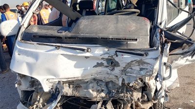 المصابون في حالة خطيرة.. تصادم ميكروباص وعربية نصف نقل على طريق الروبيكي - العاصمة الإدارية