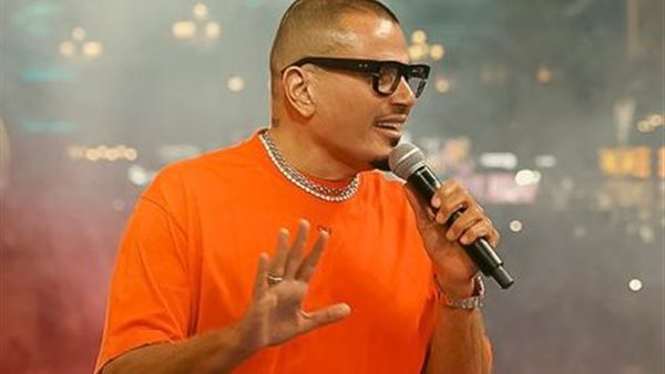 النجم عمرو دياب