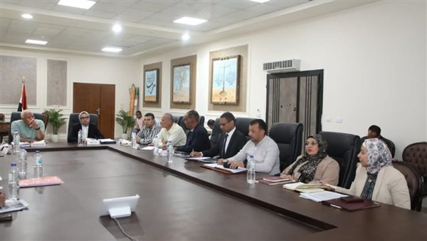 جانب من لقاء محافظ