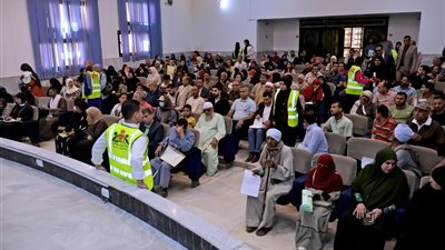 محافظ سوهاج يعقد اللقاء الجماهيري الأسبوعي للاستماع إلى شكاوى وطلبات المواطنين