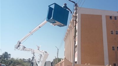 استمرار أعمال الإنارة العامة وإصلاح الأعطال وترشيد الكهرباء بمركز طهطا في سوهاج