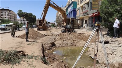 محافظ أسوان يكلف نائبه بالمتابعة الميدانية لمشروع تطوير طريق السادات.. والانتهاء من المرحلة الأولى